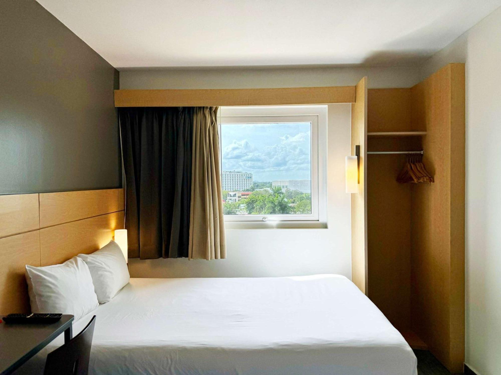 Ibis Mérida Exterior foto